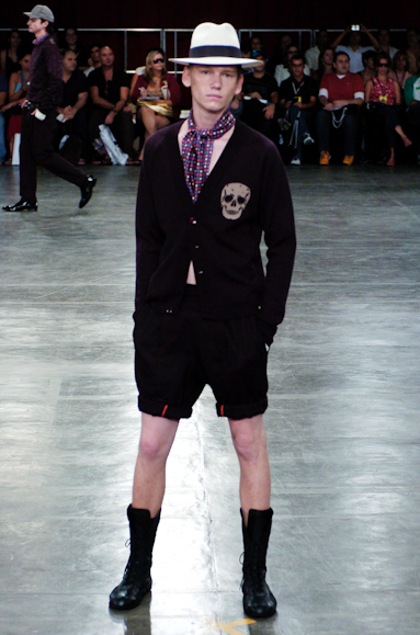 desfiles-alexandreherchcovichmen-saopauloinverno2005rtw-103