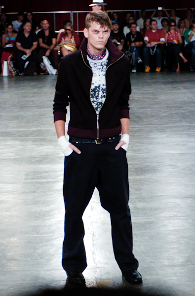 desfiles-alexandreherchcovichmen-saopauloinverno2005rtw-105
