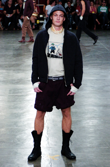 desfiles-alexandreherchcovichmen-saopauloinverno2005rtw-110