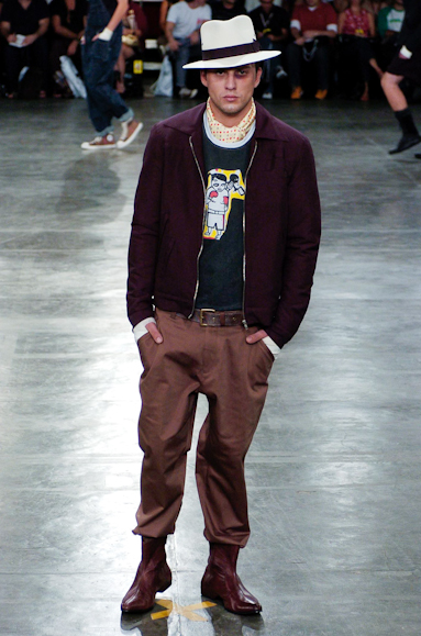 desfiles-alexandreherchcovichmen-saopauloinverno2005rtw-111