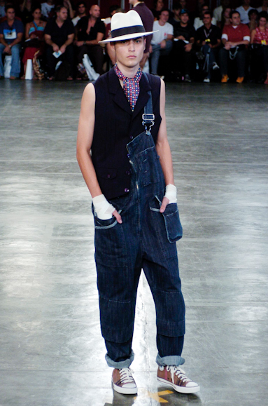 desfiles-alexandreherchcovichmen-saopauloinverno2005rtw-112