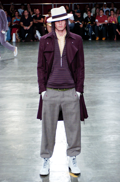 desfiles-alexandreherchcovichmen-saopauloinverno2005rtw-113