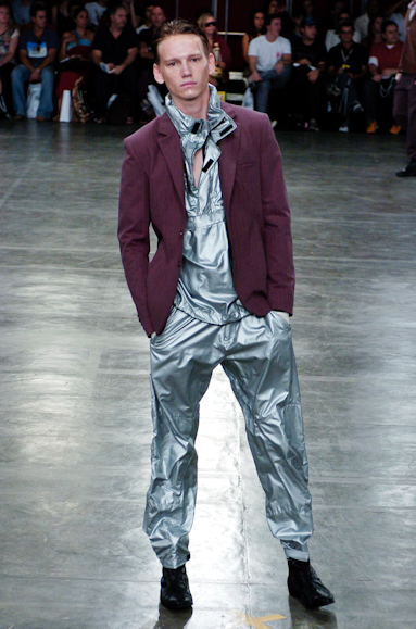 desfiles-alexandreherchcovichmen-saopauloinverno2005rtw-115