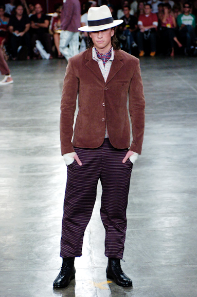 desfiles-alexandreherchcovichmen-saopauloinverno2005rtw-116