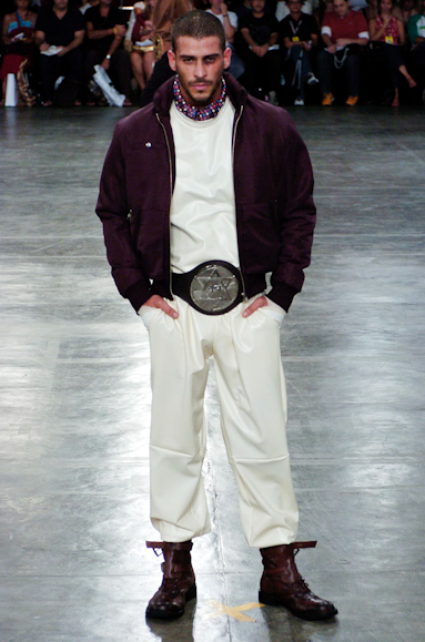 desfiles-alexandreherchcovichmen-saopauloinverno2005rtw-122