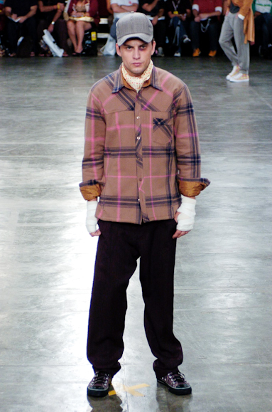 desfiles-alexandreherchcovichmen-saopauloinverno2005rtw-127