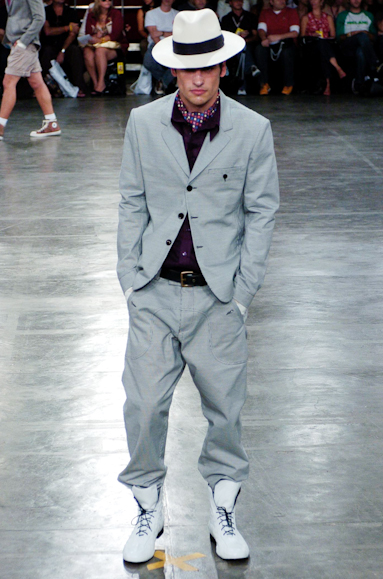 desfiles-alexandreherchcovichmen-saopauloinverno2005rtw-129