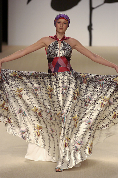 desfiles-andrelima-saopauloinverno2005rtw-109
