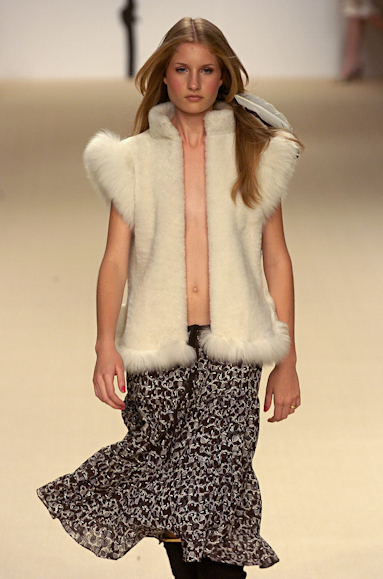 desfiles-andrelima-saopauloinverno2005rtw-120