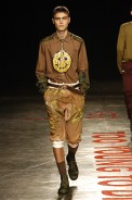 desfiles-britishcolony-saopauloinverno2005rtw-102