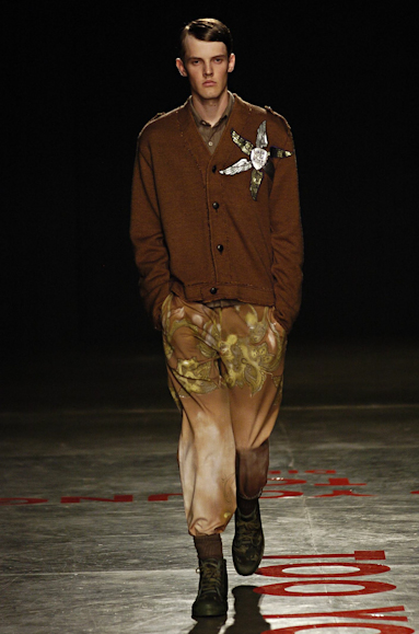 desfiles-britishcolony-saopauloinverno2005rtw-103