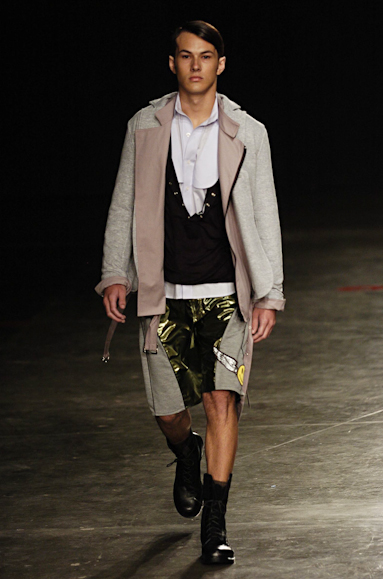 desfiles-britishcolony-saopauloinverno2005rtw-112