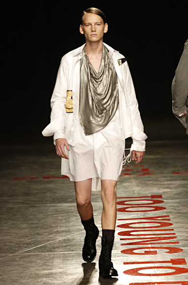 desfiles-britishcolony-saopauloinverno2005rtw-114