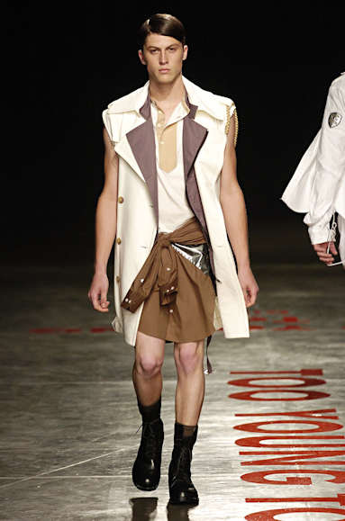 desfiles-britishcolony-saopauloinverno2005rtw-115