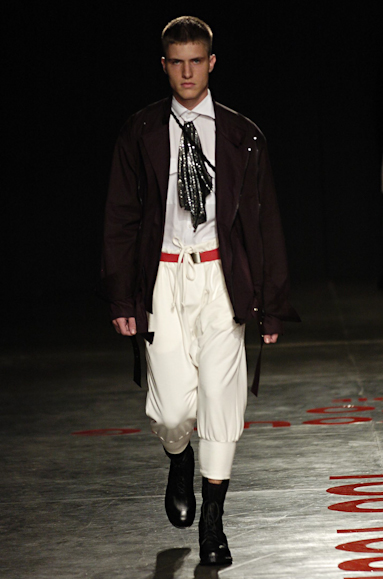 desfiles-britishcolony-saopauloinverno2005rtw-118