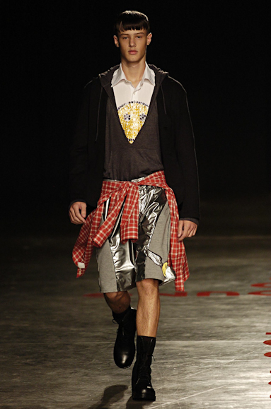 desfiles-britishcolony-saopauloinverno2005rtw-120