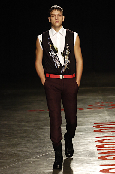 desfiles-britishcolony-saopauloinverno2005rtw-121