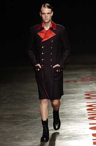 desfiles-britishcolony-saopauloinverno2005rtw-122