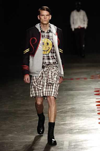 desfiles-britishcolony-saopauloinverno2005rtw-124