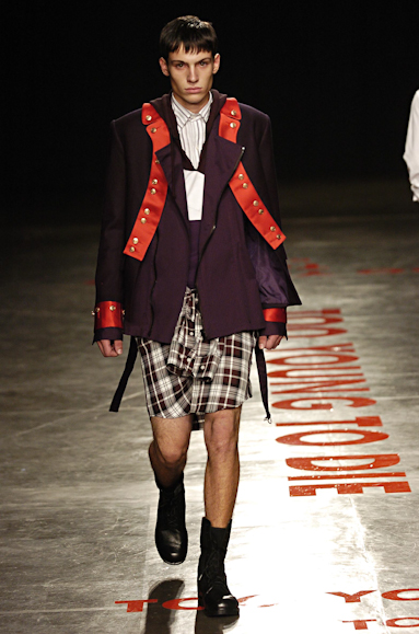 desfiles-britishcolony-saopauloinverno2005rtw-126