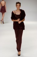 desfiles-carlostufvesson-saopauloinverno2005rtw-111
