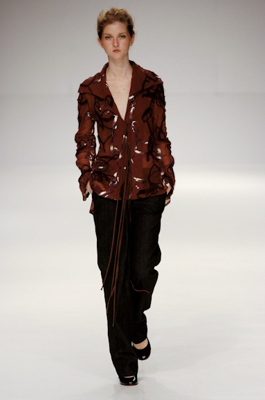 desfiles-carlostufvesson-saopauloinverno2005rtw-112