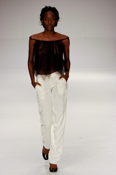 desfiles-carlostufvesson-saopauloinverno2005rtw-120