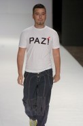 desfiles-carlostufvesson-saopauloinverno2005rtw-123