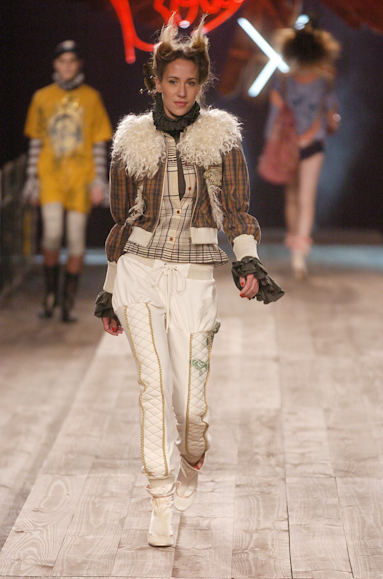 desfiles-cavalera-saopauloinverno2005rtw-119