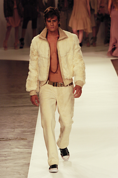desfiles-eduardosuppes-saopauloinverno2005rtw-106