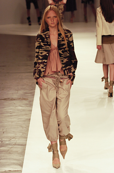 desfiles-eduardosuppes-saopauloinverno2005rtw-111