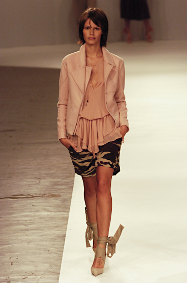 desfiles-eduardosuppes-saopauloinverno2005rtw-114