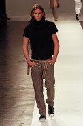 desfiles-eduardosuppes-saopauloinverno2005rtw-124