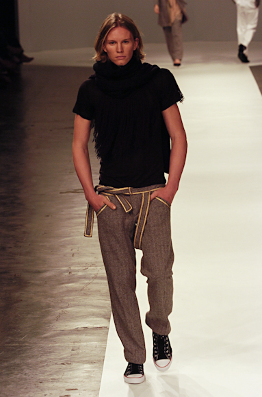 desfiles-eduardosuppes-saopauloinverno2005rtw-124