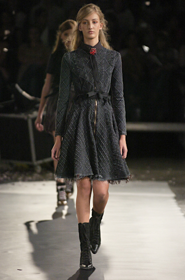 desfiles-erikaikezilli-saopauloinverno2005rtw-101