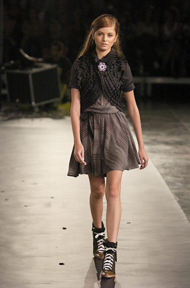 desfiles-erikaikezilli-saopauloinverno2005rtw-102