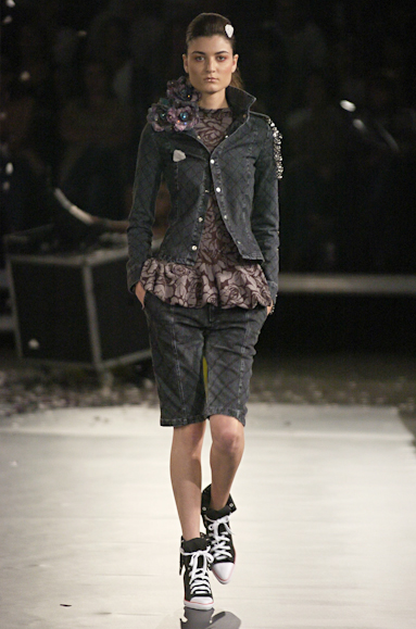 desfiles-erikaikezilli-saopauloinverno2005rtw-104