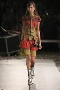 desfiles-erikaikezilli-saopauloinverno2005rtw-108