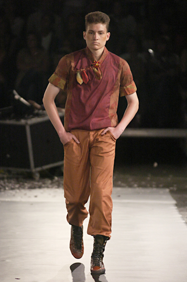desfiles-erikaikezilli-saopauloinverno2005rtw-109