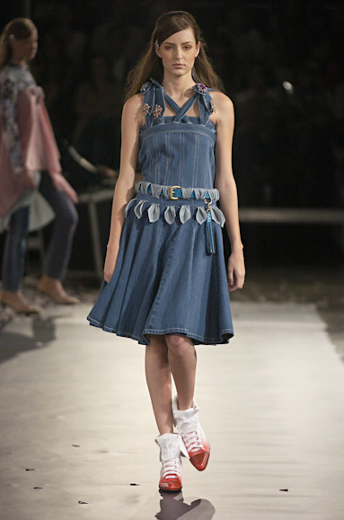 desfiles-erikaikezilli-saopauloinverno2005rtw-110