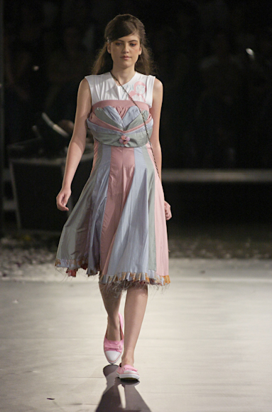 desfiles-erikaikezilli-saopauloinverno2005rtw-113