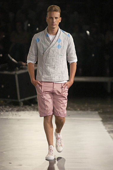 desfiles-erikaikezilli-saopauloinverno2005rtw-114