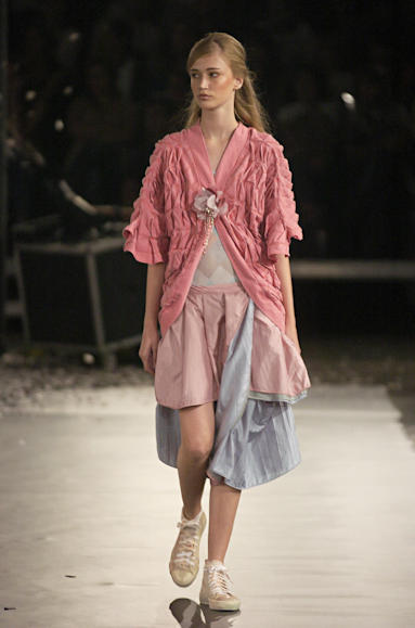 desfiles-erikaikezilli-saopauloinverno2005rtw-115