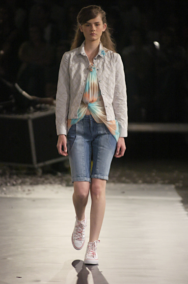desfiles-erikaikezilli-saopauloinverno2005rtw-117