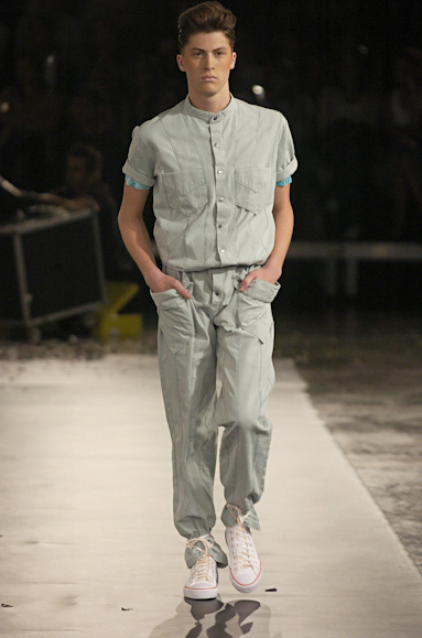 desfiles-erikaikezilli-saopauloinverno2005rtw-118