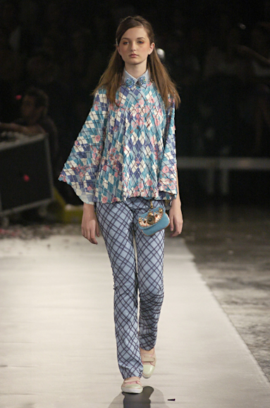 desfiles-erikaikezilli-saopauloinverno2005rtw-123