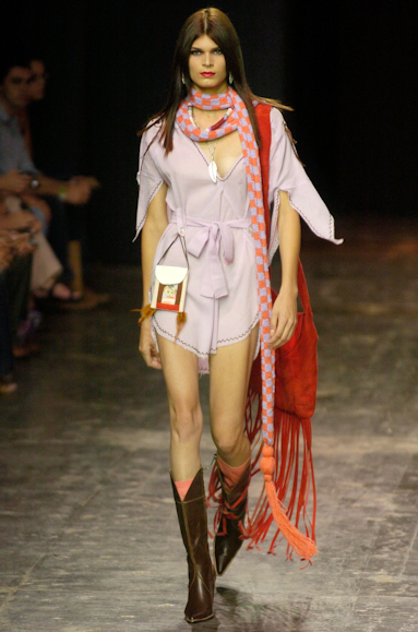desfiles-fabiabercsek-saopauloinverno2005rtw-102