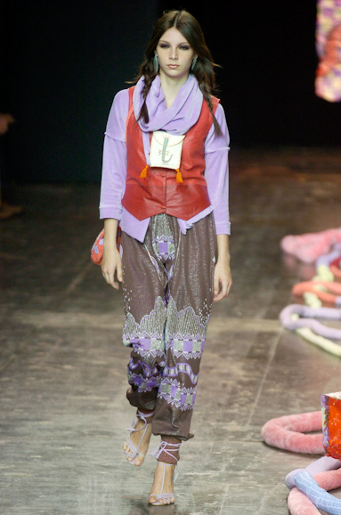 desfiles-fabiabercsek-saopauloinverno2005rtw-103