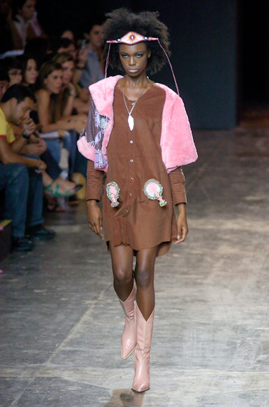desfiles-fabiabercsek-saopauloinverno2005rtw-105
