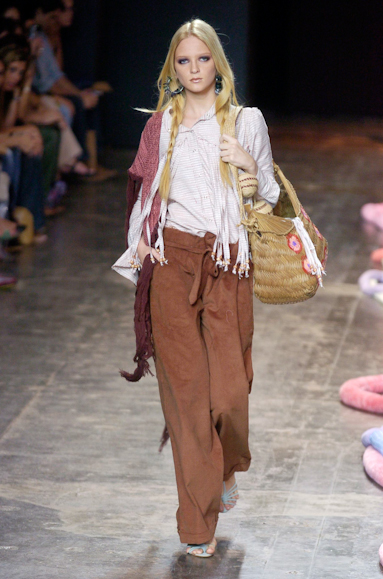 desfiles-fabiabercsek-saopauloinverno2005rtw-106